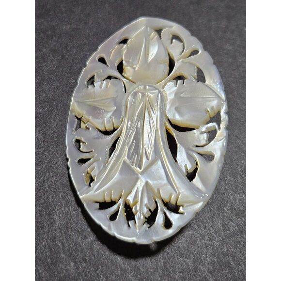 Vintage mother of pearl carved brooch - Picture 1 of 10